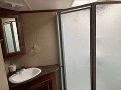 2013 Forest River Wildcat Sterling Edition Model 30 RL Fifth Wheel Camper with Gooseneck Ball Adapte