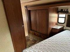 2013 Forest River Wildcat Sterling Edition Model 30 RL Fifth Wheel Camper with Gooseneck Ball Adapte