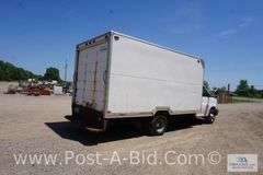 2005 Chevy 1 Ton Cube Truck, With 88, 302 Miles, 6.0 Motor, 15' Box, AM/FM