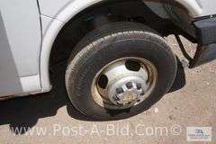 2005 Chevy 1 Ton Cube Truck, With 88, 302 Miles, 6.0 Motor, 15' Box, AM/FM