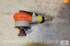 3M Mini Orbit Sander, With A Lot Of Sanding Disc's.