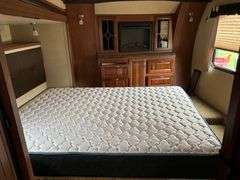 2013 Forest River Wildcat Sterling Edition Model 30 RL Fifth Wheel Camper with Gooseneck Ball Adapte