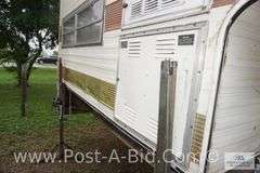 Leer Slide in Pick Up Camper, 1977, 8 1/2' Has AC, Stove, Furnace, Bathroom