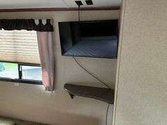 2013 Forest River Wildcat Sterling Edition Model 30 RL Fifth Wheel Camper with Gooseneck Ball Adapte