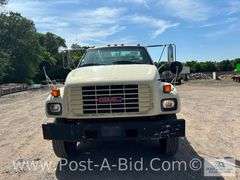 2001 GMC C6500 Flatbed Truck, With 8.1 L Gas Motor, Automatic, 11' Flatbed,