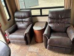 2013 Forest River Wildcat Sterling Edition Model 30 RL Fifth Wheel Camper with Gooseneck Ball Adapte