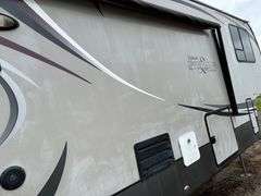 2013 Forest River Wildcat Sterling Edition Model 30 RL Fifth Wheel Camper with Gooseneck Ball Adapte