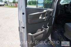 2005 Chevy 1 Ton Cube Truck, With 88, 302 Miles, 6.0 Motor, 15' Box, AM/FM