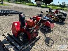 Toro 724 Snowblower, Does Not Run, Model # 38050, Serial # 7000397.