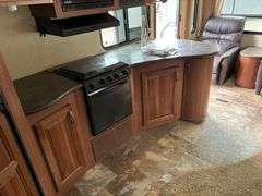 2013 Forest River Wildcat Sterling Edition Model 30 RL Fifth Wheel Camper with Gooseneck Ball Adapte