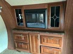 2013 Forest River Wildcat Sterling Edition Model 30 RL Fifth Wheel Camper with Gooseneck Ball Adapte