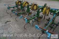 John Deere 825, 6 Row Cultivator, With Danish Teeth Rolling Shields With Fe