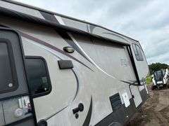 2013 Forest River Wildcat Sterling Edition Model 30 RL Fifth Wheel Camper with Gooseneck Ball Adapte