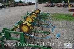 John Deere 825, 6 Row Cultivator, With Danish Teeth Rolling Shields With Fe