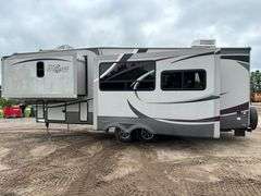 2013 Forest River Wildcat Sterling Edition Model 30 RL Fifth Wheel Camper with Gooseneck Ball Adapte