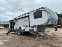 2013 Forest River Wildcat Sterling Edition Model 30 RL Fifth Wheel Camper with Gooseneck Ball Adapte