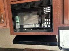 2013 Forest River Wildcat Sterling Edition Model 30 RL Fifth Wheel Camper with Gooseneck Ball Adapte