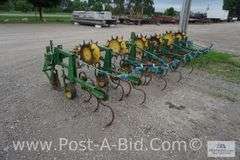 John Deere 825, 6 Row Cultivator, With Danish Teeth Rolling Shields With Fe