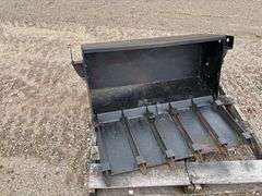 36" Manure Bucket With Dirt Plate