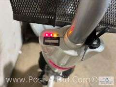 Go Pet 3 Wheel Scooter With Charger, Goes Forward, But Couldn't Find Reverse.  Runs And Drives.