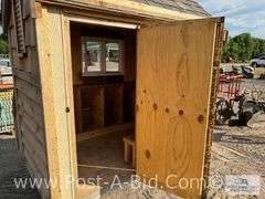 Chicken Coop, Owner Stated, "Fully Insulated And Vented," 5 Nesting Boxes, Boards Mounted On Roof To