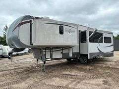 2013 Forest River Wildcat Sterling Edition Model 30 RL Fifth Wheel Camper with Gooseneck Ball Adapte