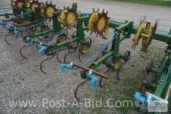 John Deere 825, 6 Row Cultivator, With Danish Teeth Rolling Shields With Fe