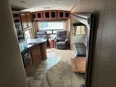 2013 Forest River Wildcat Sterling Edition Model 30 RL Fifth Wheel Camper with Gooseneck Ball Adapte