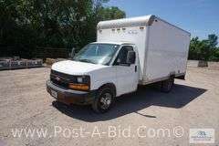 2005 Chevy 1 Ton Cube Truck, With 88, 302 Miles, 6.0 Motor, 15' Box, AM/FM