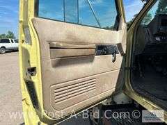 2001 GMC C6500 Flatbed Truck, With 8.1 L Gas Motor, Automatic, 11' Flatbed,