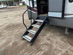 2013 Forest River Wildcat Sterling Edition Model 30 RL Fifth Wheel Camper with Gooseneck Ball Adapte