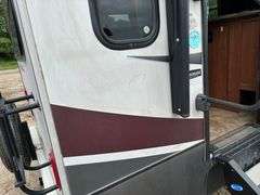 2013 Forest River Wildcat Sterling Edition Model 30 RL Fifth Wheel Camper with Gooseneck Ball Adapte