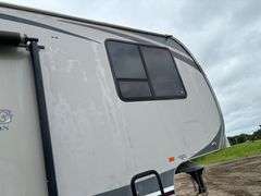 2013 Forest River Wildcat Sterling Edition Model 30 RL Fifth Wheel Camper with Gooseneck Ball Adapte