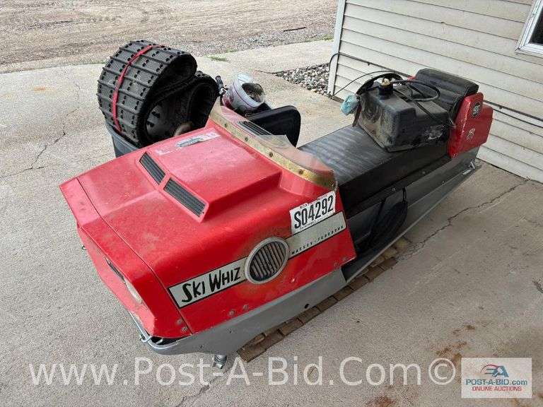 Massy Fergusen 400 SST Snowmobile Ready To Restore, Belly Pan Has