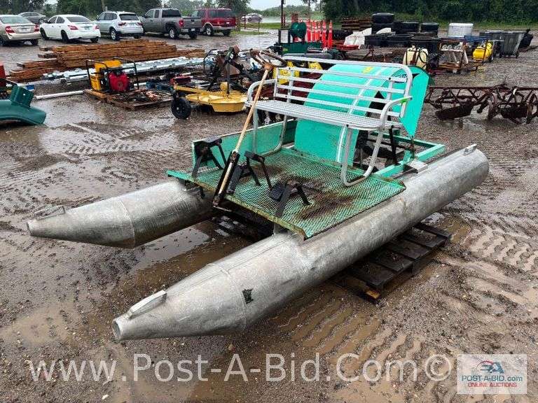 Weeres Pontoon Paddle Boat.
