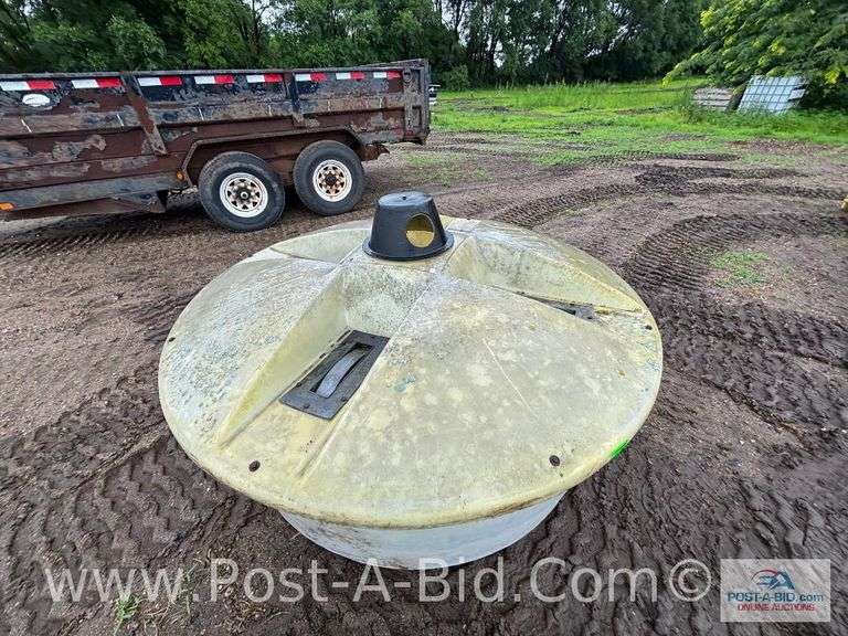 QLF Liquid Molasses Lick Tank.