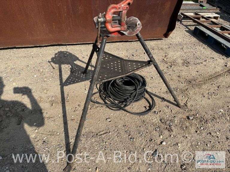 Ridgid TRI Stand And Speedaire 1/4" 200 PSI W.P Hose, Length Unkn