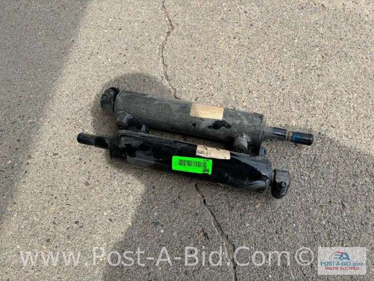 (2) New Small Hydraulic Cylinders.