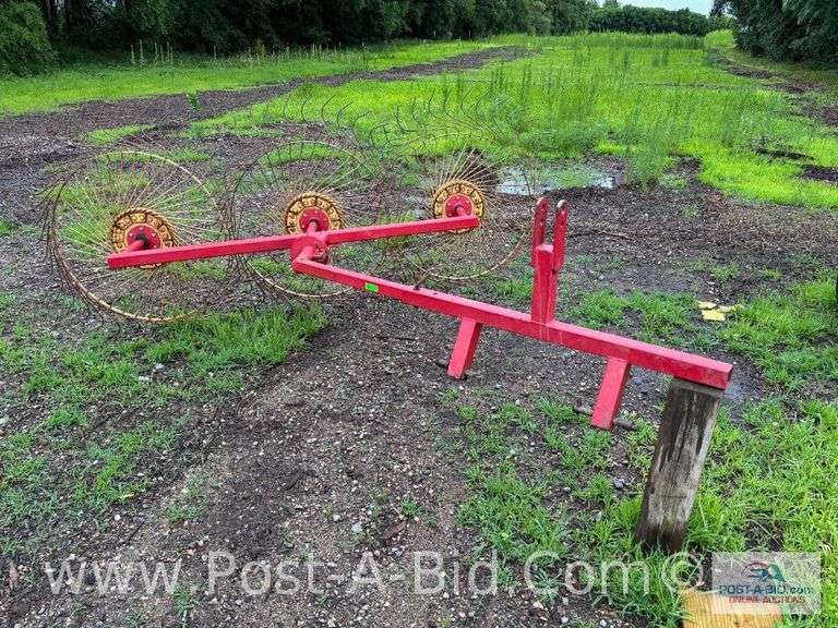 Tonutti P3/94 Hay Rake, 3 Wheel Turner/Flipper.