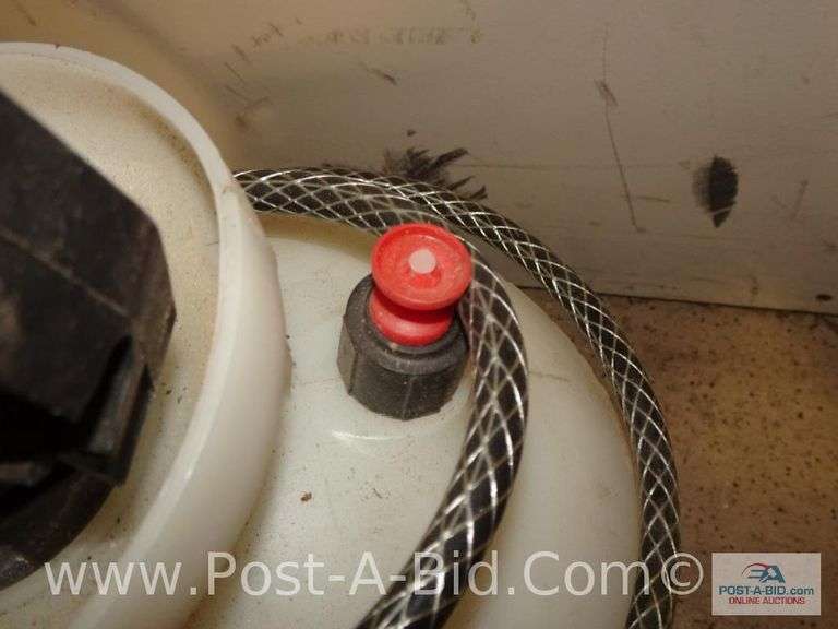 2x 2 Gallon Sprayers And 2x Tires On Fixed Axles, 4.10/3.50-4 Loa