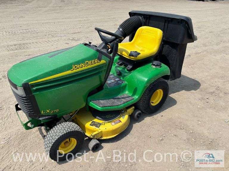 John Deere LX279 Hydrostatic Riding Lawn Mower With Twin Bag Bagg