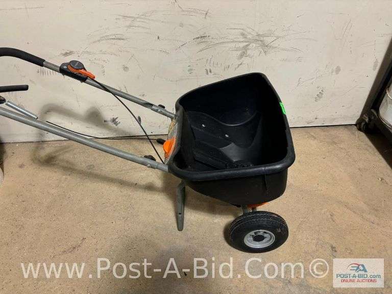 Scotts Pro Fertilizer/Broad Cast Spreader.