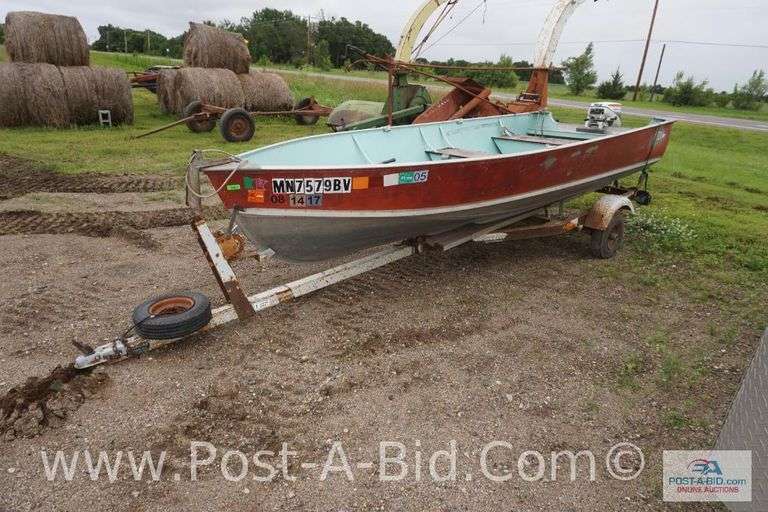1973 Lund 14' Boat With Johnson 15HP Motor, Owner Stated "Hasnt B