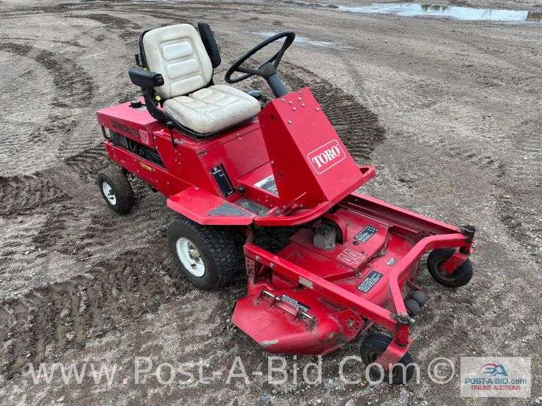 Toro Groundsmaster 117 Lawn Mower With 44" Front Mounted Deck, 17