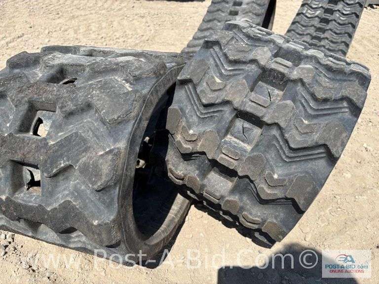 Skidsteer Tracks, 320 x 86 x 52, Owner Stated, "Good Shape, No Te