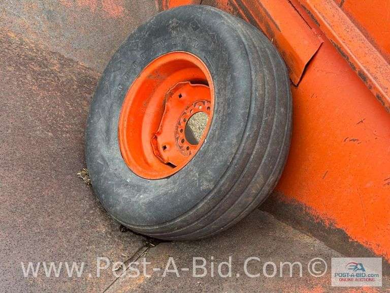 250 Bushel Gravity Box, With MN 10 Ton Running Gear.
