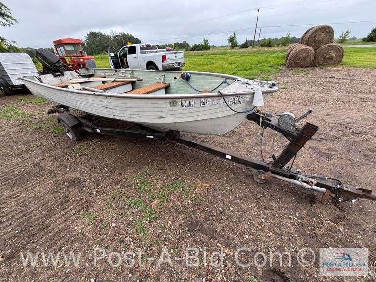 2000 Crestliner Fishing Boat With Mercury 25 HP Motor And 1970 Li