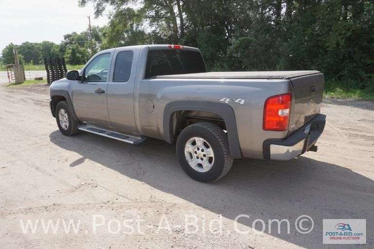 2008 Chevy Silverado 4 x4 Silverado Extended Cab Truck, With 156,