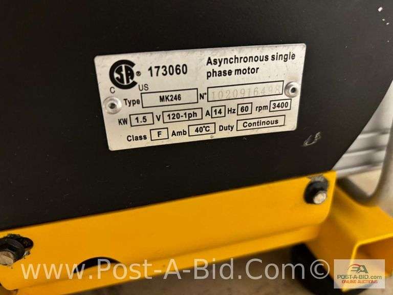 DeWalt 2 Tank 4 Gallon Air Compressor With Oil.
