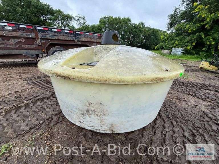 QLF Liquid Molasses Lick Tank.